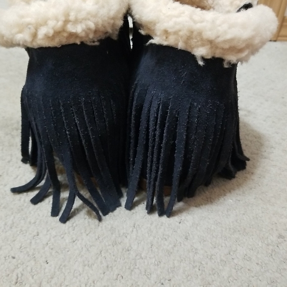 koolaburra by ugg wedge fringe boot Size 10. Boot is used and in good condition. - Picture 11 of 13